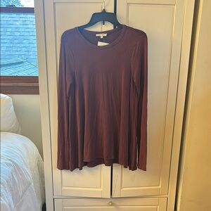 Women's Long Sleeve Top in Burgundy